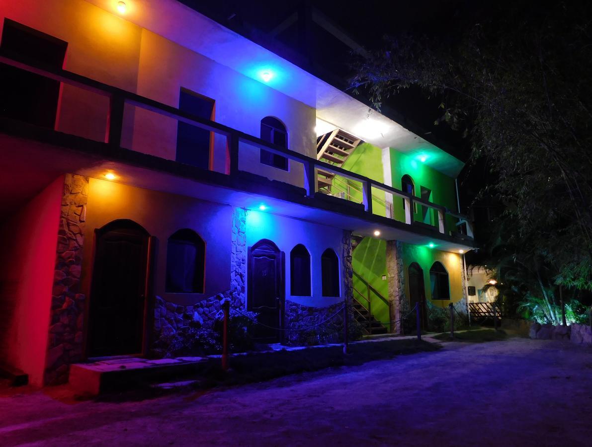 Hostal Maxima Puerto Lopez Exterior photo