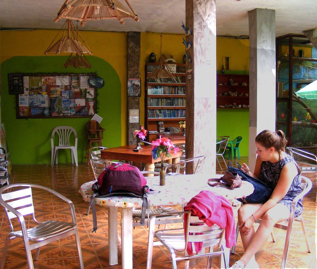 Hostal Maxima Puerto Lopez Exterior photo